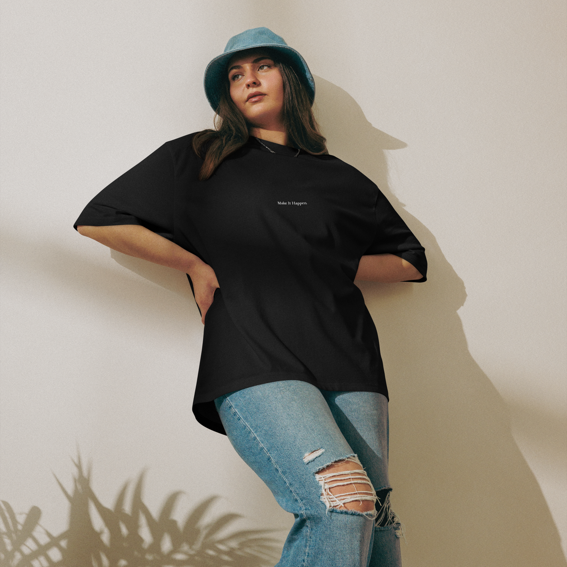 Urban streetwear oversized t-paita – ajaton musta design ja rento istuvuus.